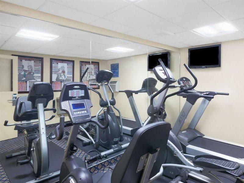 Days Inn By Wyndham Geneva/Finger Lakes Екстер'єр фото