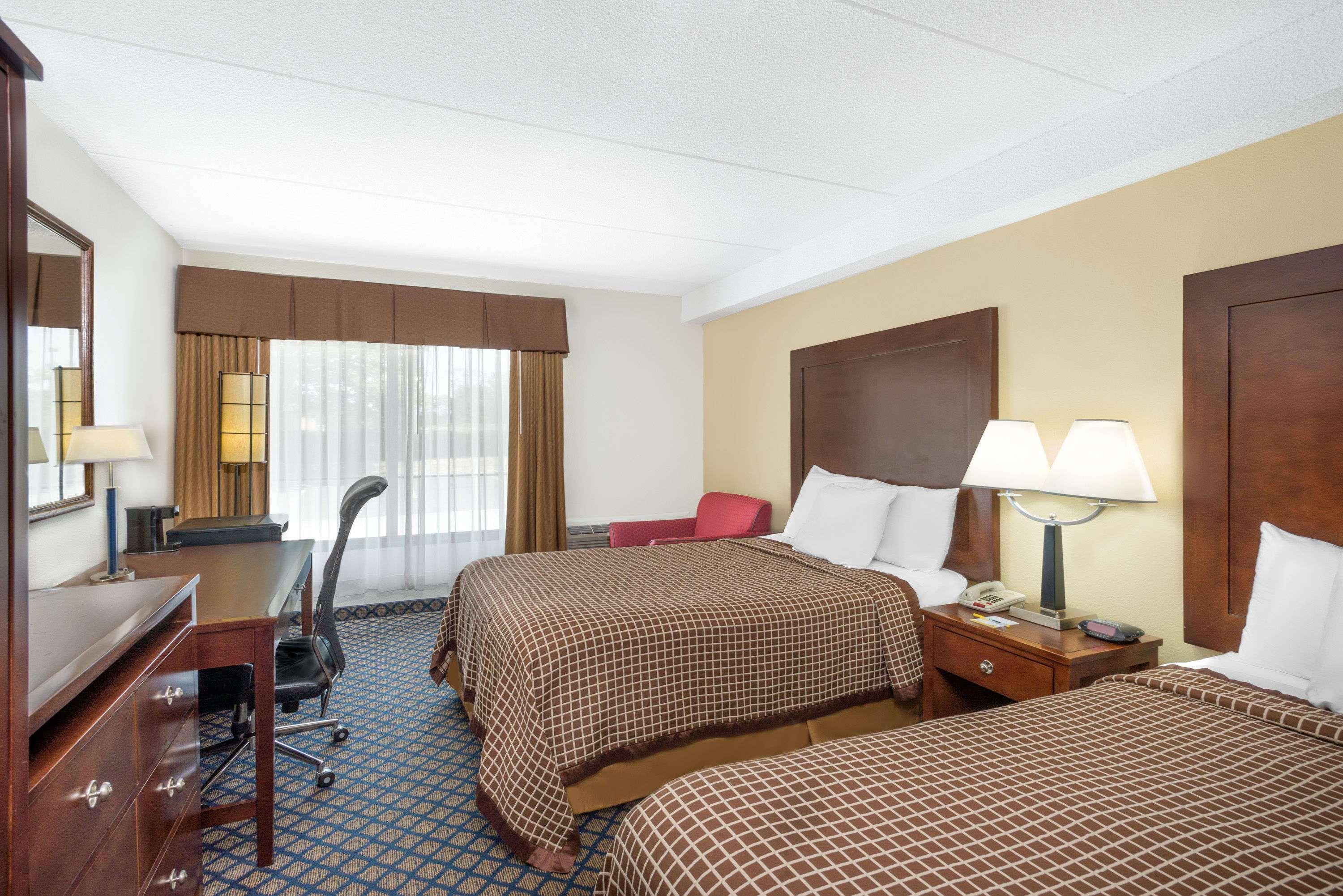 Days Inn By Wyndham Geneva/Finger Lakes Екстер'єр фото