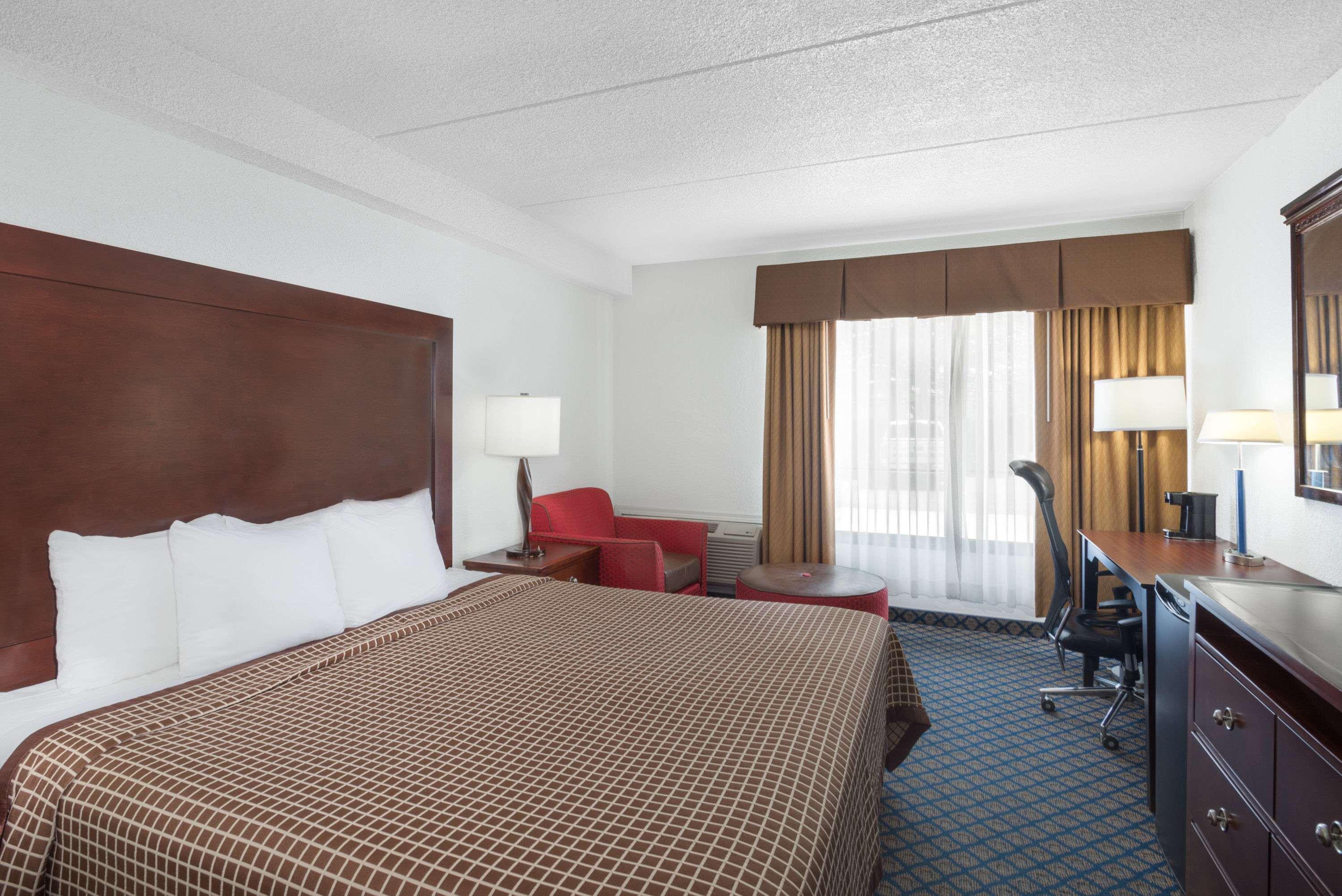 Days Inn By Wyndham Geneva/Finger Lakes Екстер'єр фото