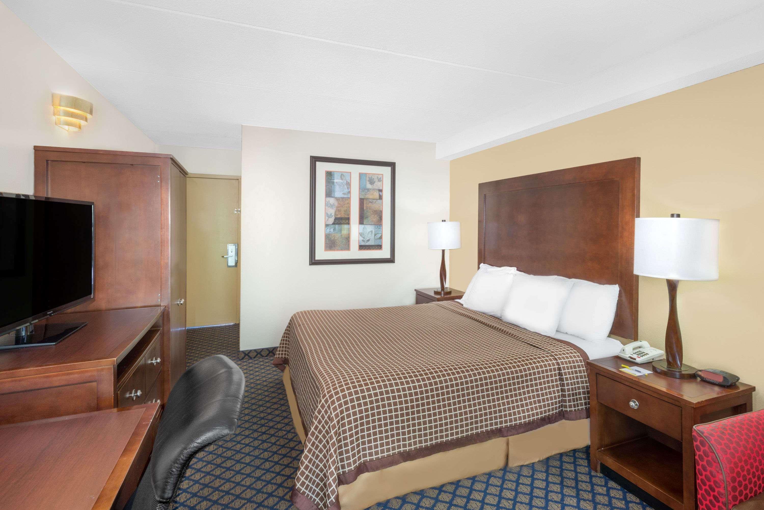 Days Inn By Wyndham Geneva/Finger Lakes Екстер'єр фото