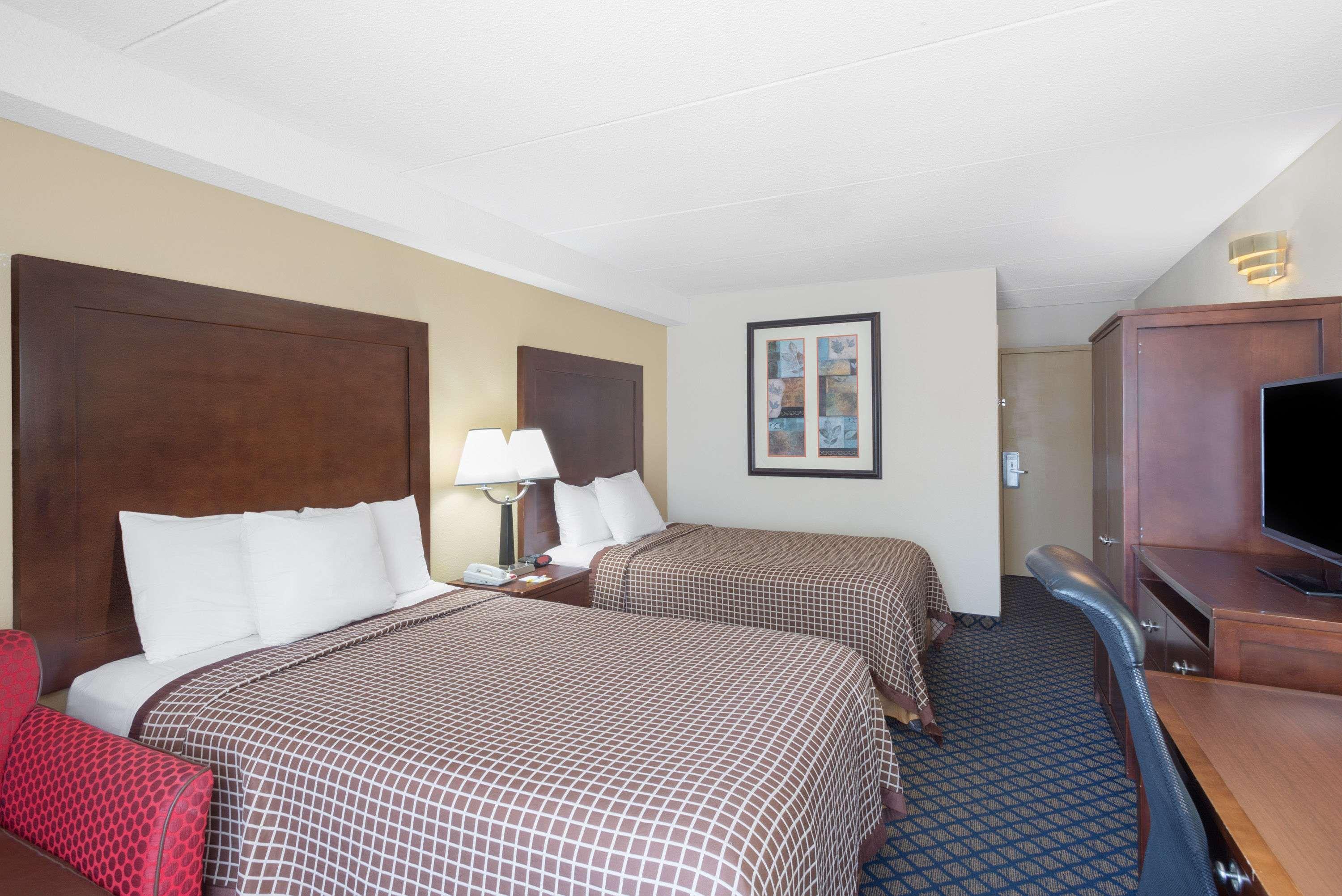 Days Inn By Wyndham Geneva/Finger Lakes Екстер'єр фото