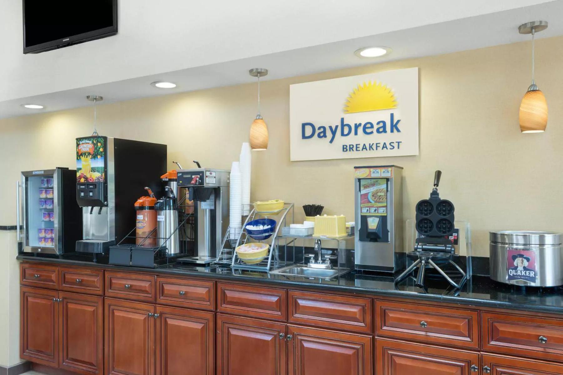 Days Inn By Wyndham Geneva/Finger Lakes Екстер'єр фото